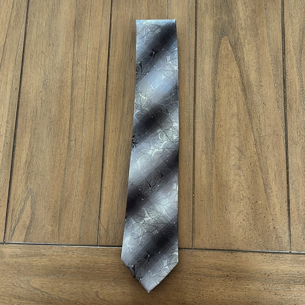 Van Heusen tie